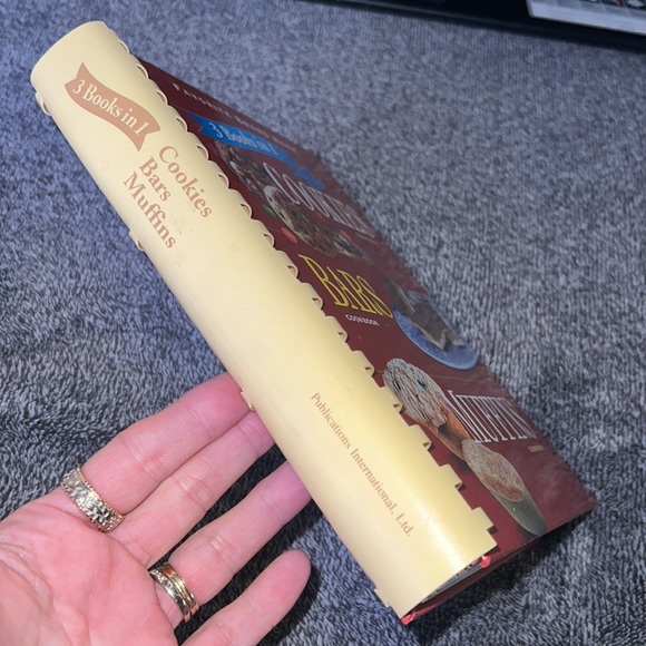 Favorite Brand Name 3 books in 1 Cookies, Bars and Muffins Cookbook Spiral - Picture 6 of 16